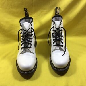 Dr. Martens Women’s 8Eyelet White Leather Lace-Up Boots with Black Laces SZ 9